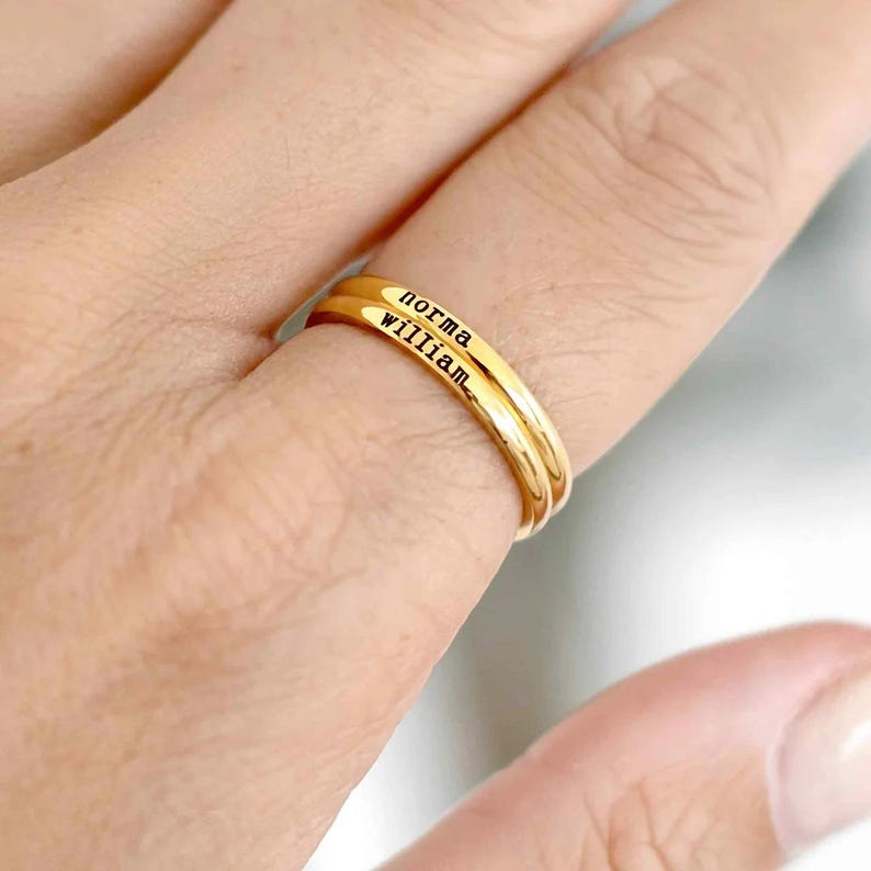 パーソナライズされた彫刻名入りリング カスタムレターゴールド - Initial Ring Custom のレビューと価格